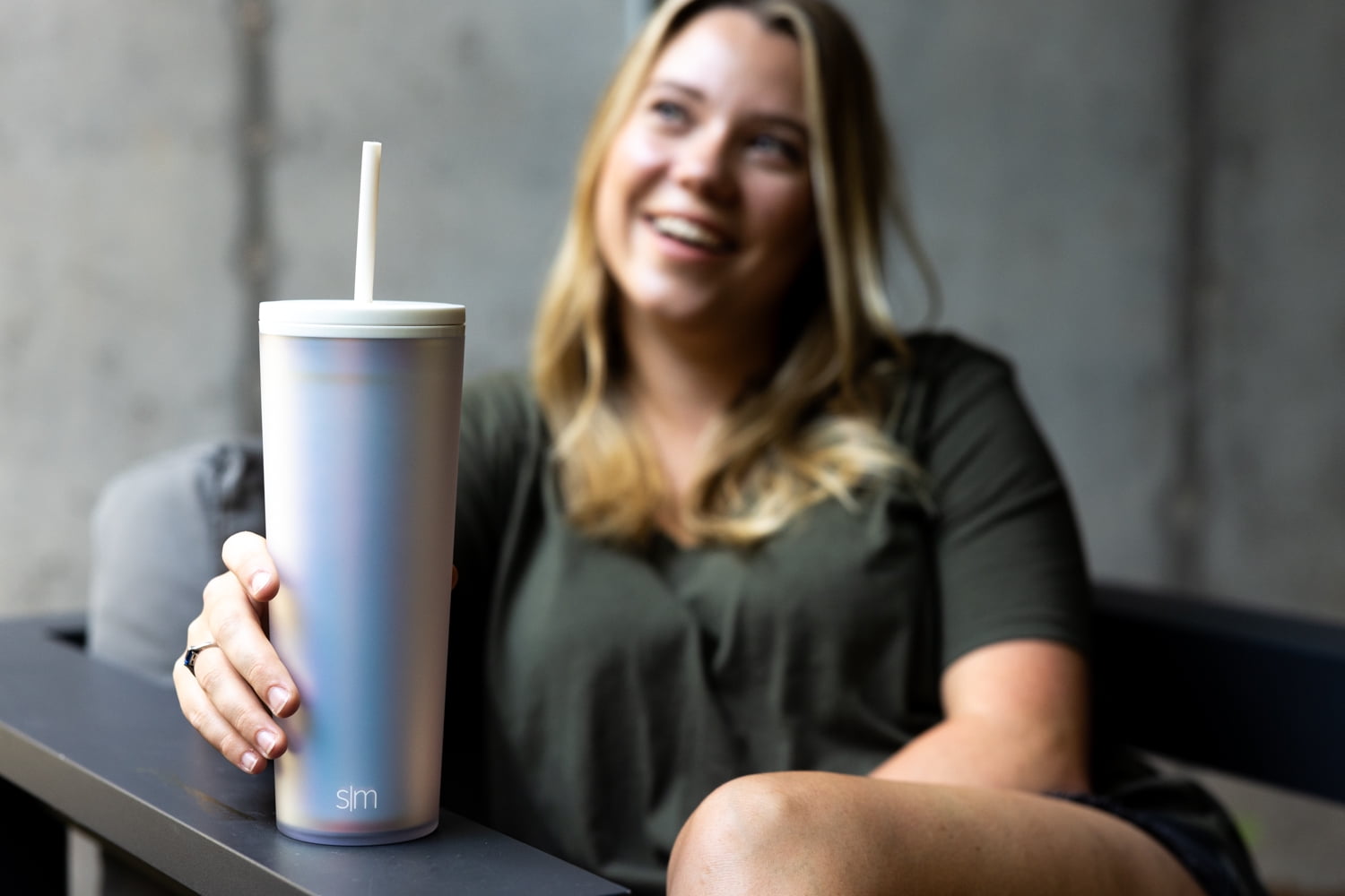 Simple Modern 24 fl oz Double Wall Plastic Classic Tumbler with Straw|Opalescent 8BV4