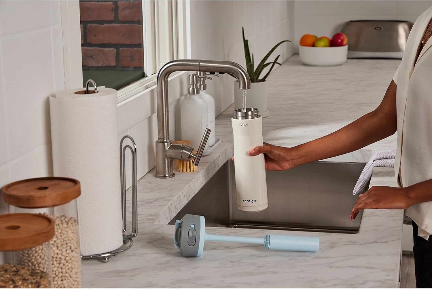 Contigo 24 oz. Wells Chill Stainless Steel Filter Water Bottle - Salt ECQ6
