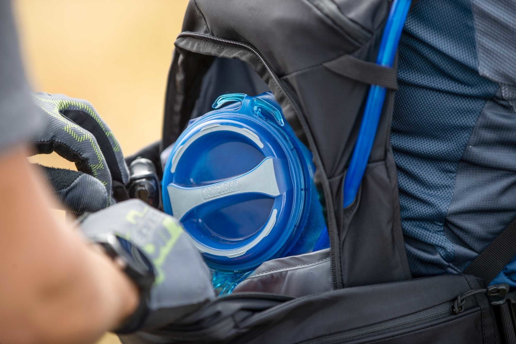 camelbak Crux™ 2L Reservoir, Blue Y82O