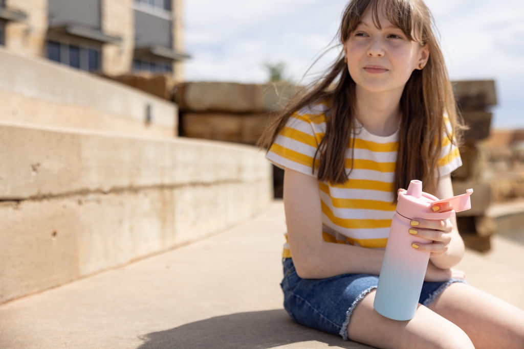 Simple Modern 18 fl oz Insulated Stainless Steel Summit Water Bottle with Covered Silicone Straw Lid | Sweet Taffy C5MR
