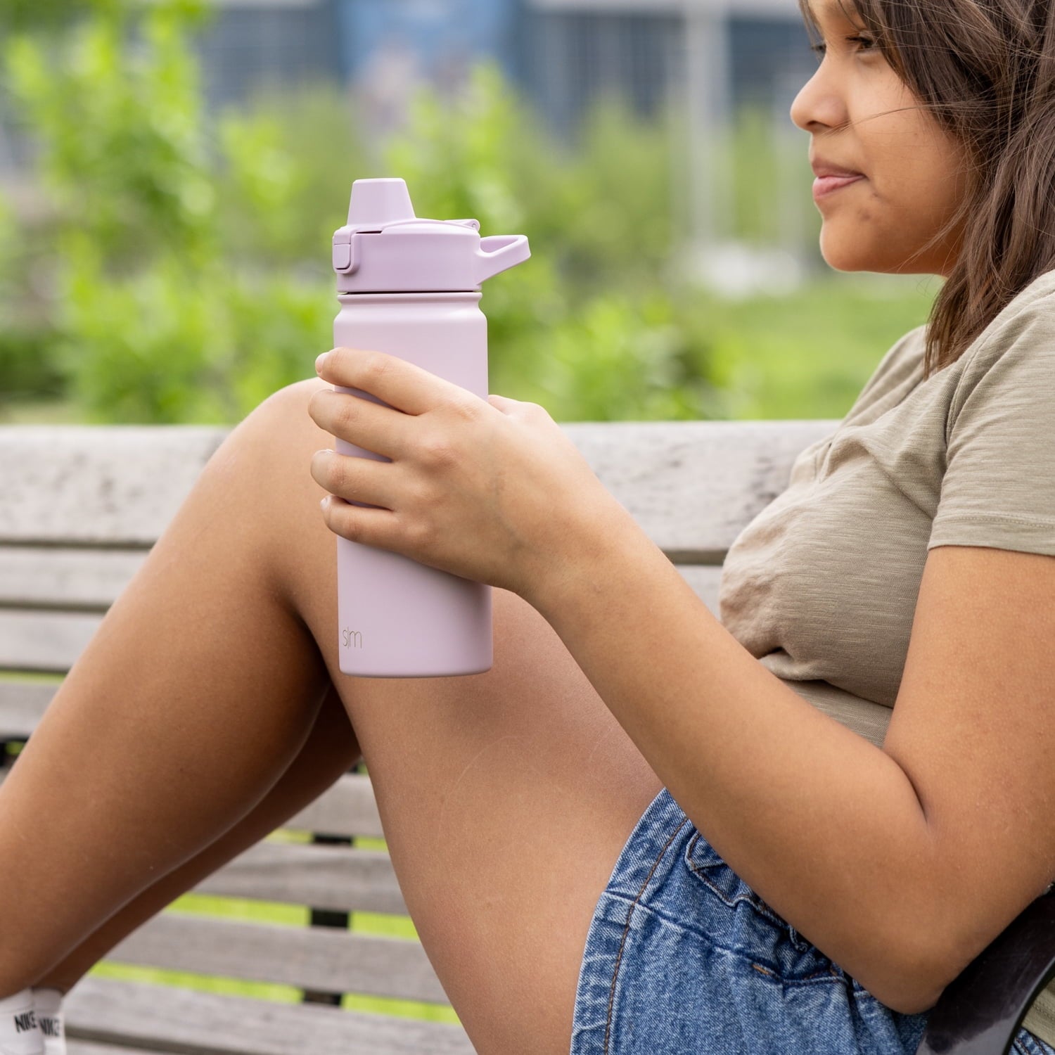 Simple Modern 18 fl oz Insulated Stainless Steel Summit Water Bottle with Covered Silicone Straw Lid | Sweet Taffy C5MR