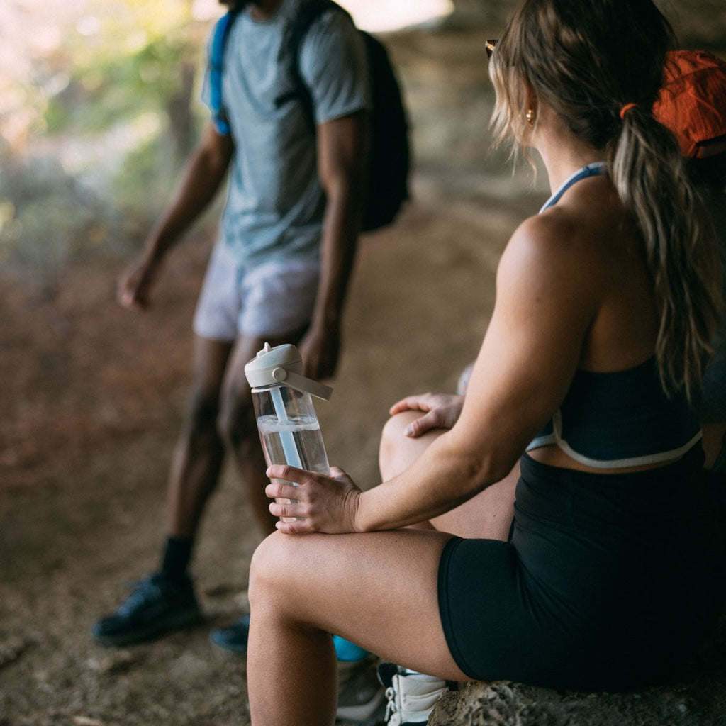 Camelbak Thrive Chug Water Bottle 32oz, Charcoal C0VM